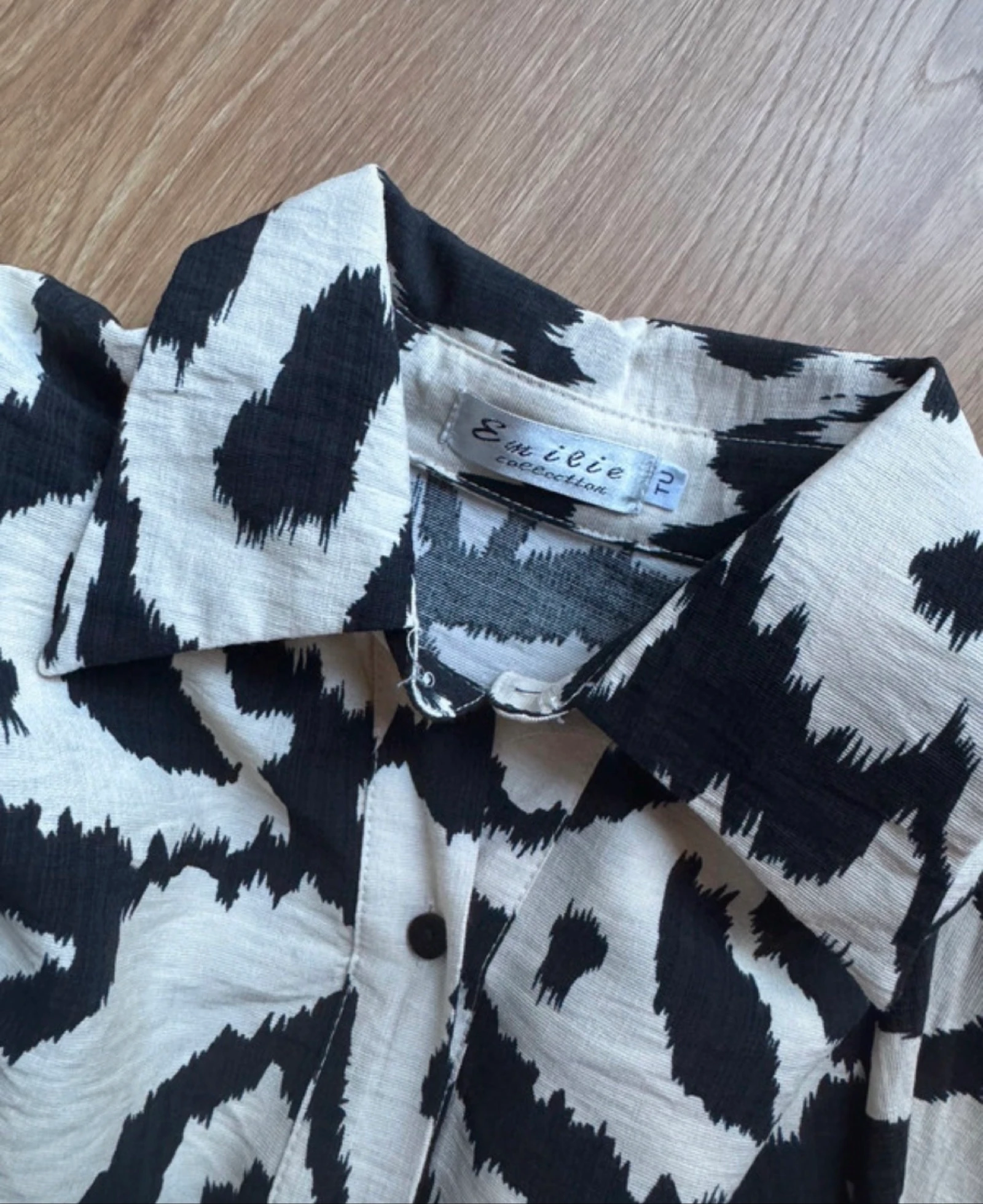 Camisa oversize estampada branco e preto – photo 4